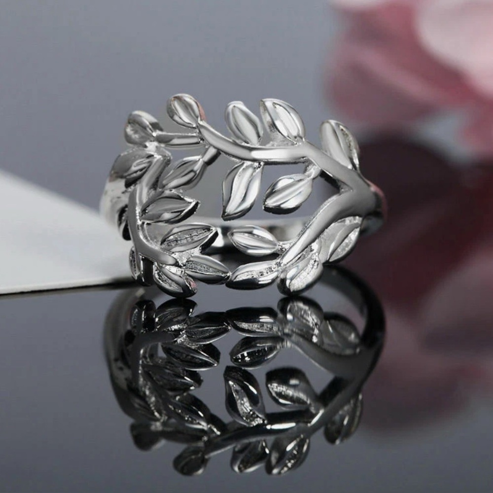 Sterling Silver Leaf Ring - Size 8